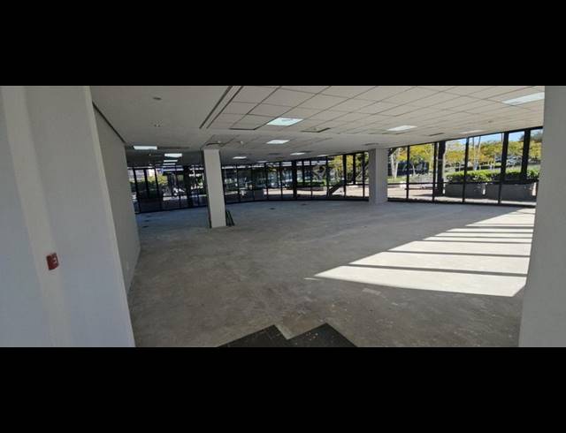 BUSINESS PROPERTY TO RENT IN WOODMEAD